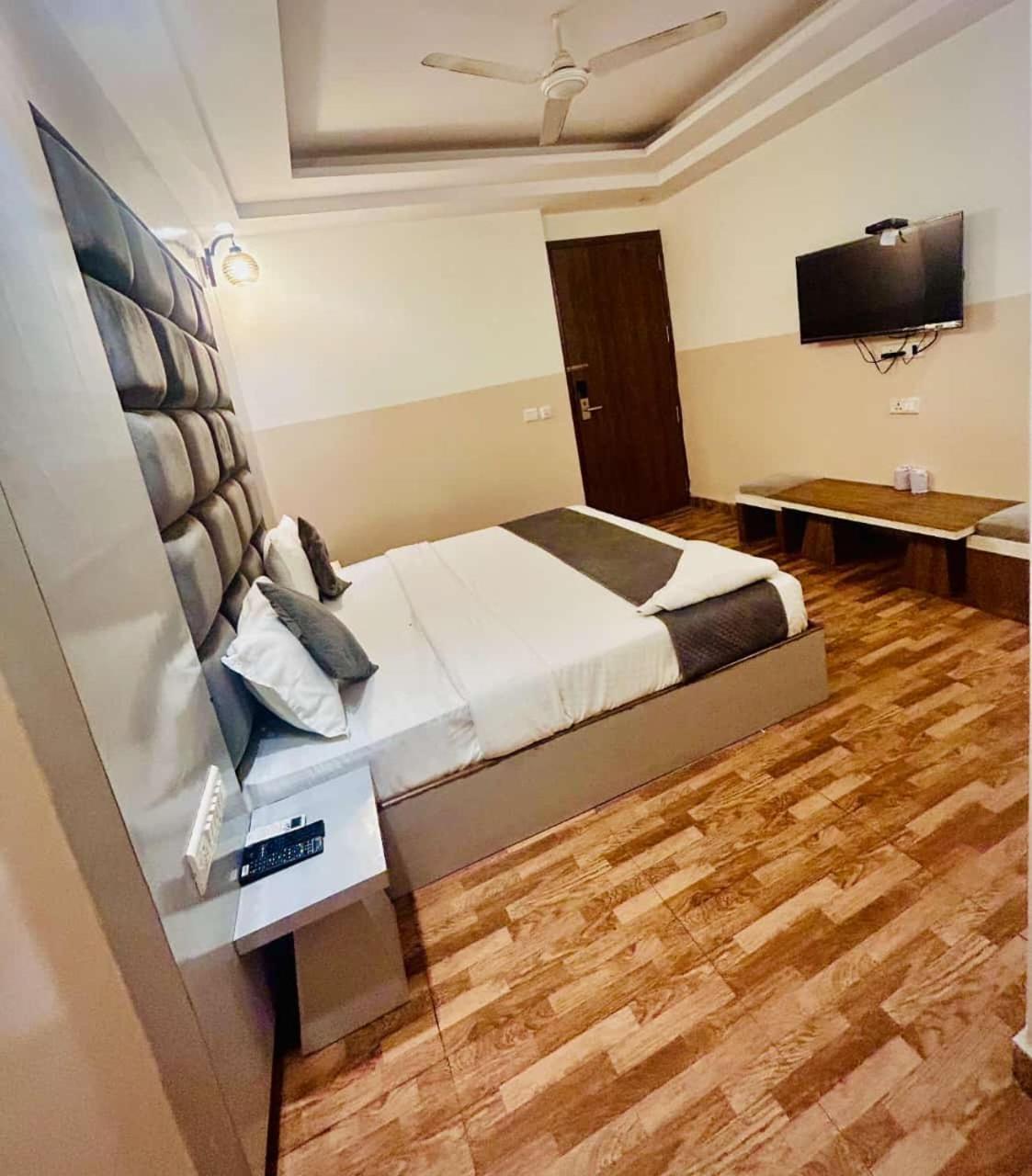 Hotel Airport City Ню Делхи Екстериор снимка