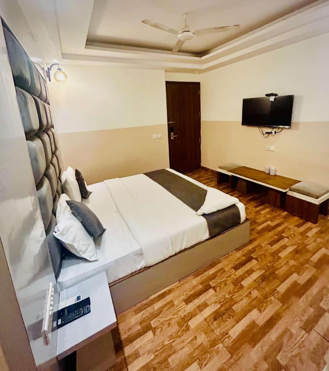 Hotel Airport City Ню Делхи Екстериор снимка