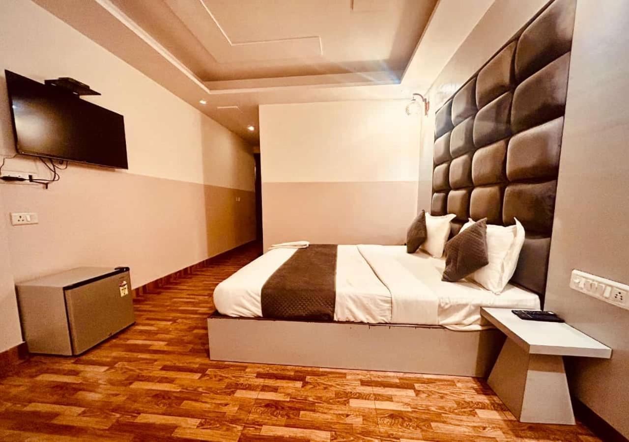 Hotel Airport City Ню Делхи Екстериор снимка