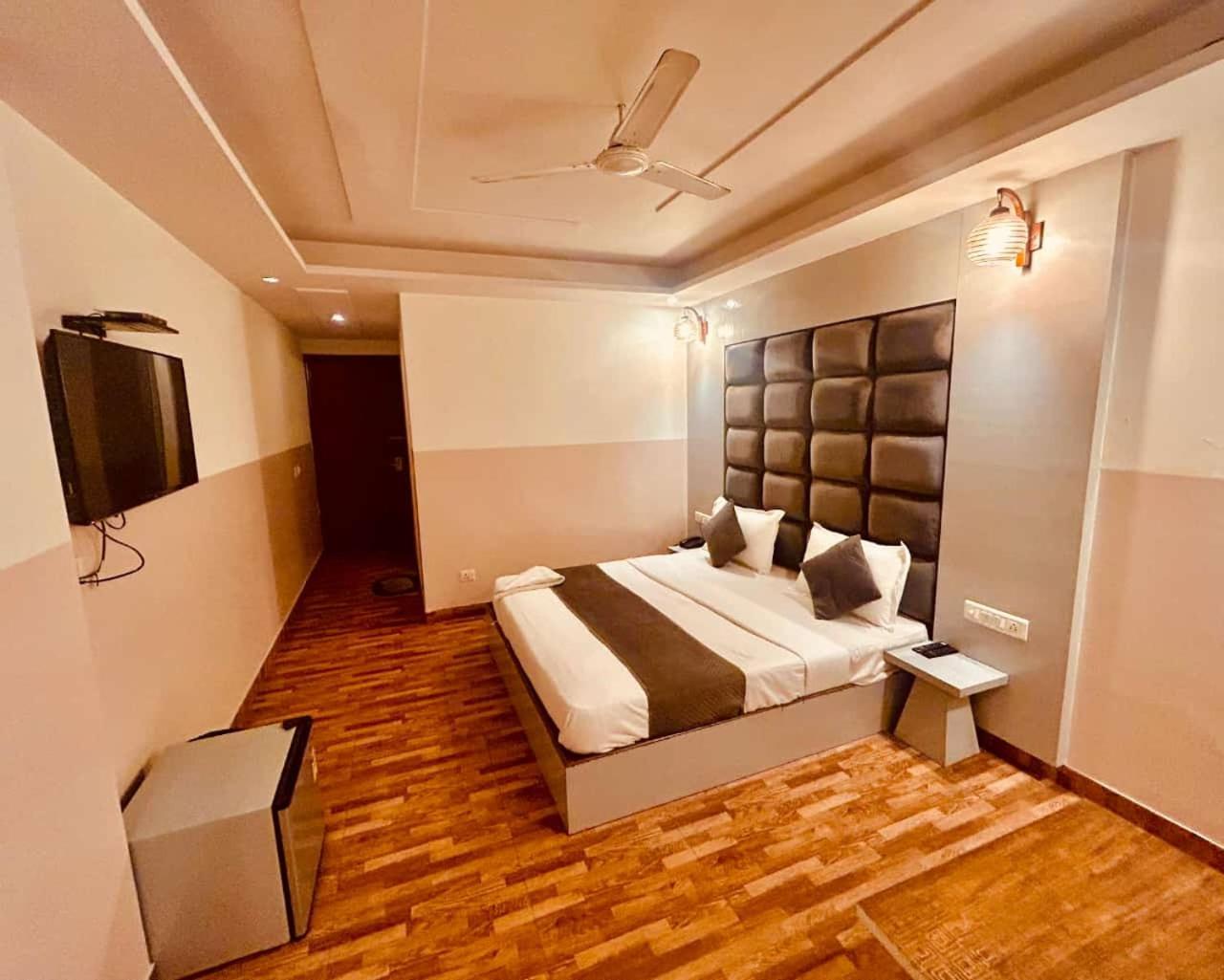Hotel Airport City Ню Делхи Екстериор снимка