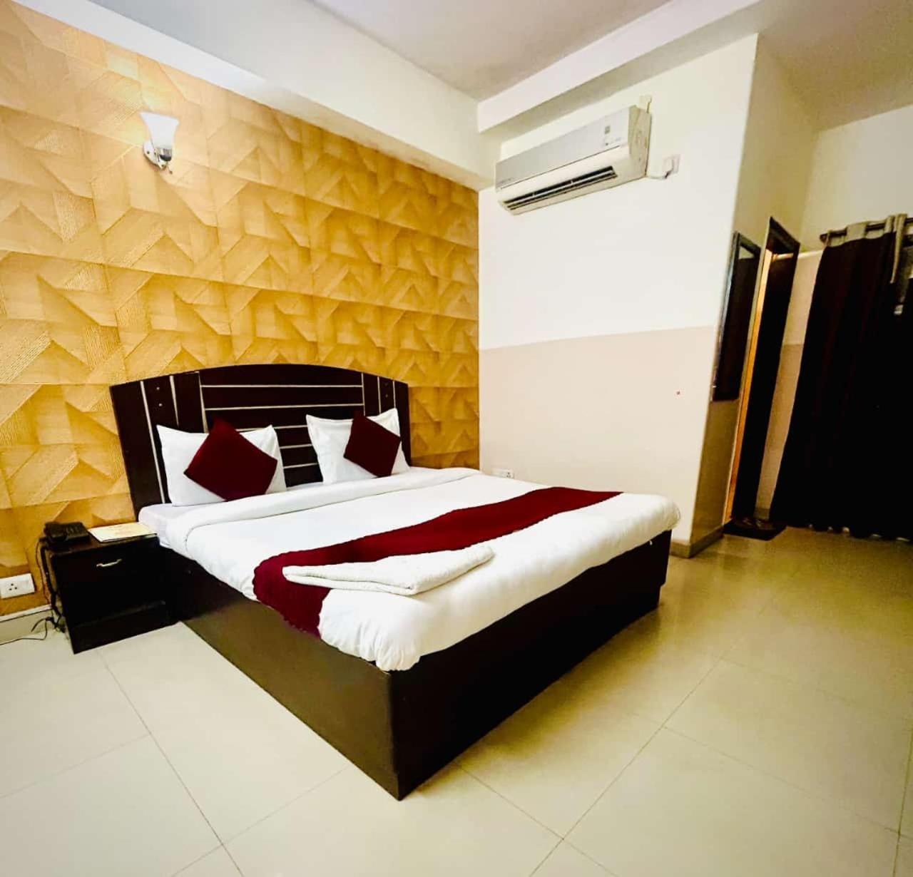 Hotel Airport City Ню Делхи Екстериор снимка