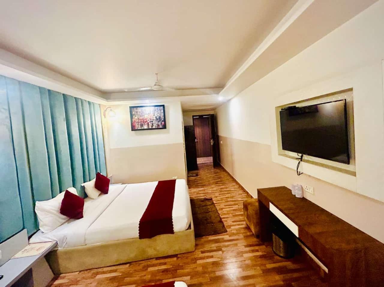 Hotel Airport City Ню Делхи Екстериор снимка