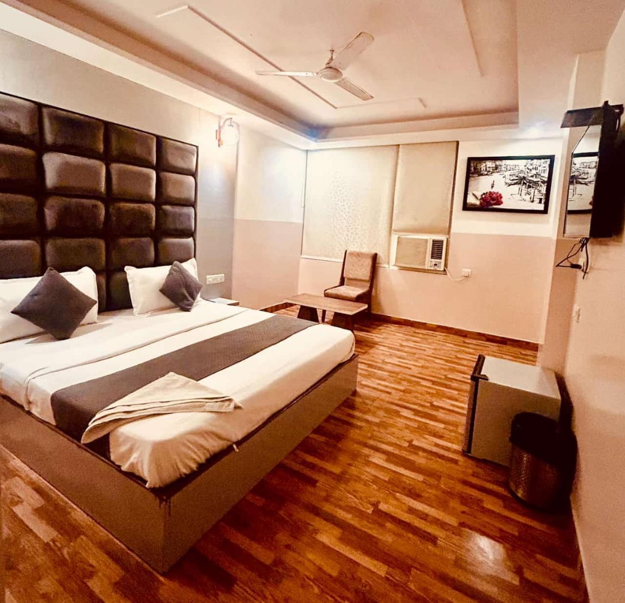 Hotel Airport City Ню Делхи Екстериор снимка