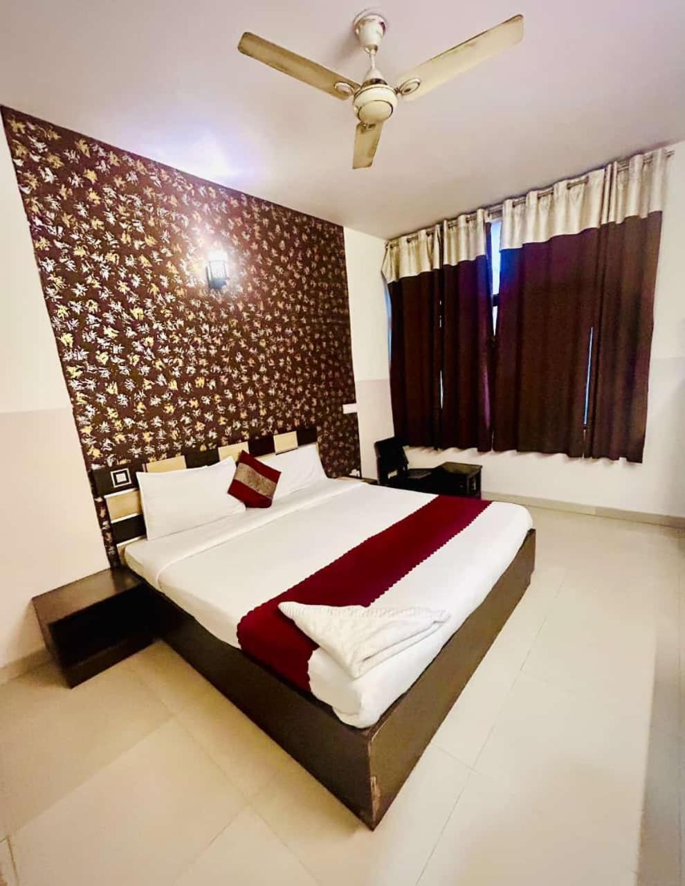 Hotel Airport City Ню Делхи Екстериор снимка