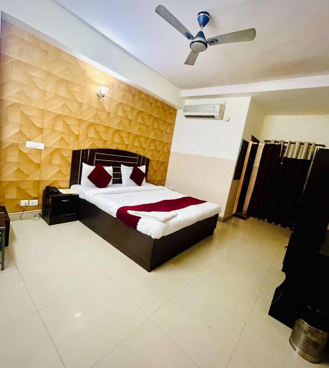 Hotel Airport City Ню Делхи Екстериор снимка